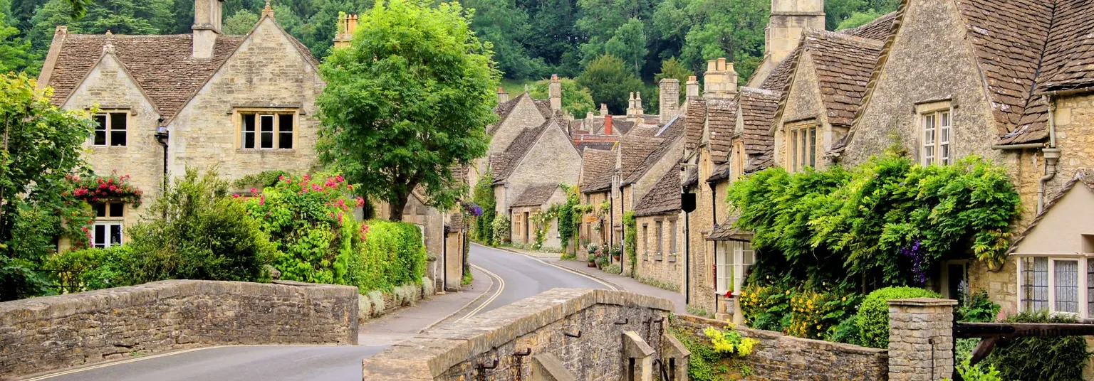 Cotswold dropje in Engeland met traditionele bouwstijl. 